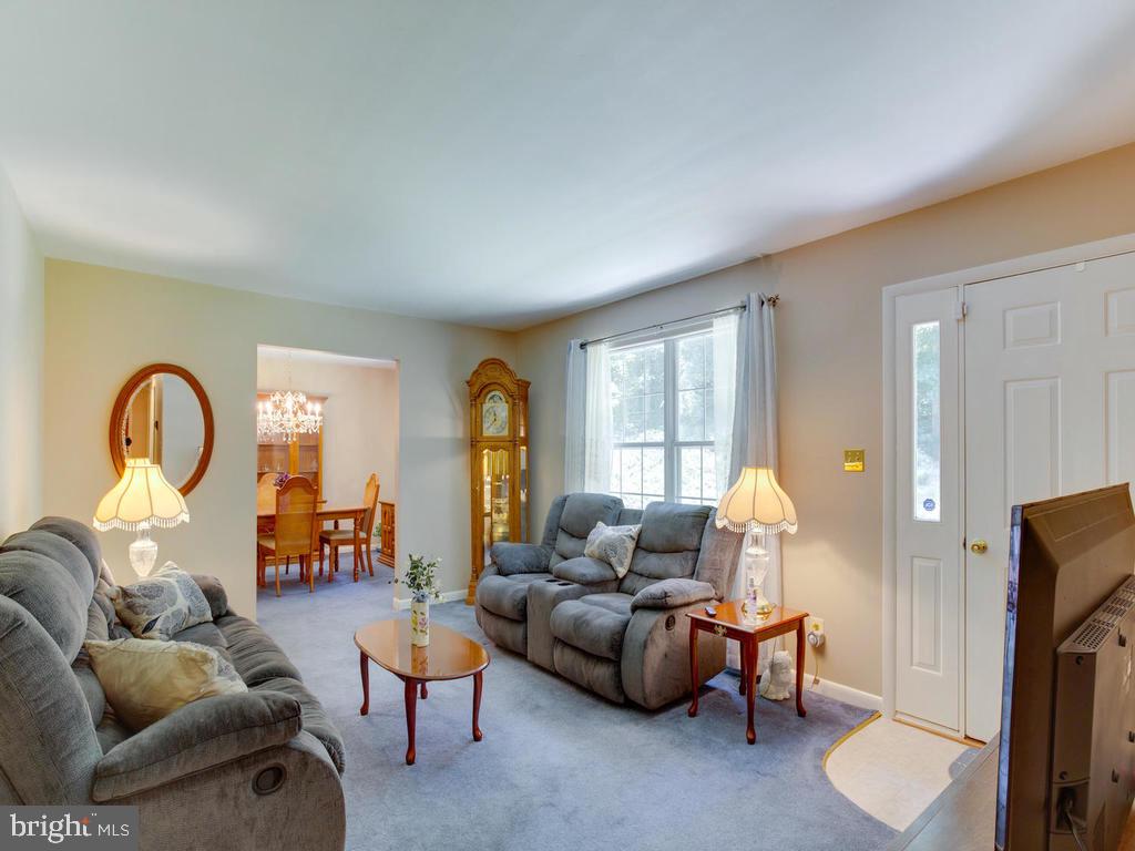 5040 Hardesty Road Sunderland, MD 20689 - Photo 12 of 44 living room