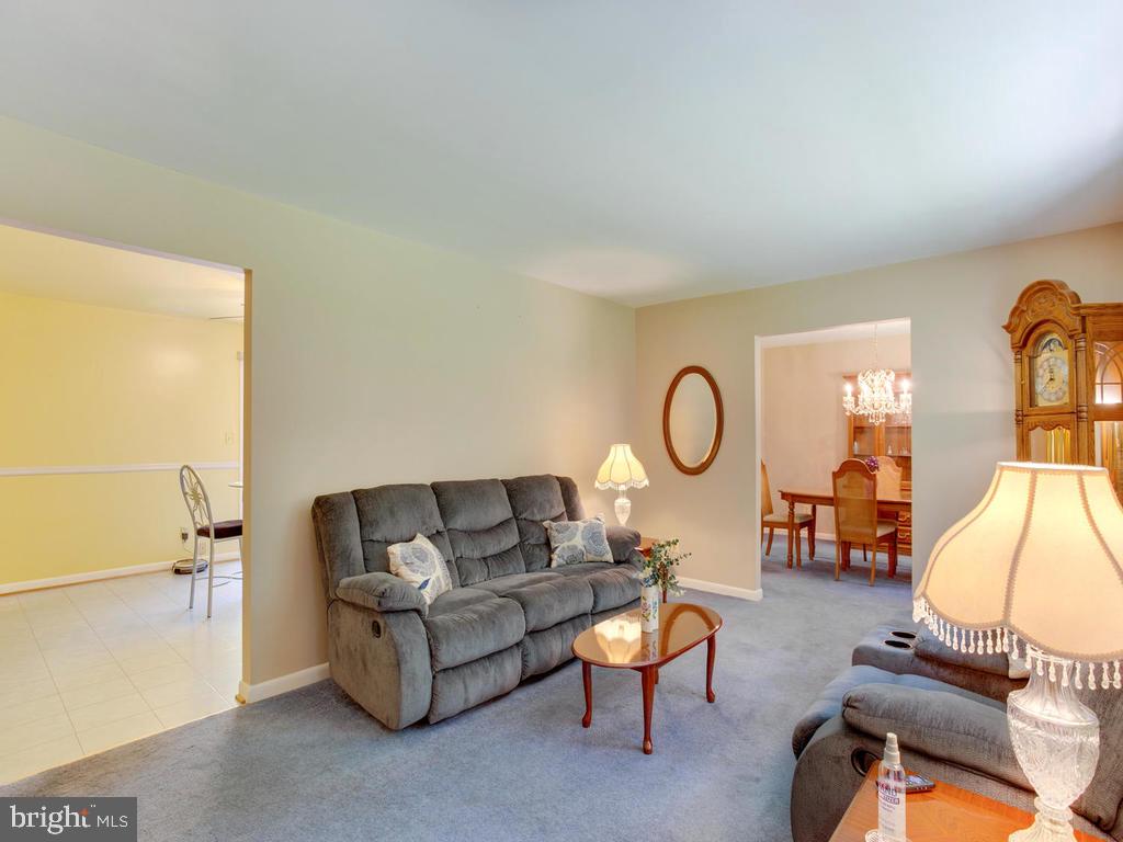 5040 Hardesty Road Sunderland, MD 20689 - Photo 13 of 44 Living room
