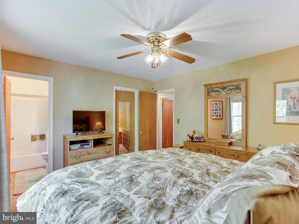 5040 Hardesty Road Sunderland, MD 20689 - Photo 15 of 44 Master bedroom