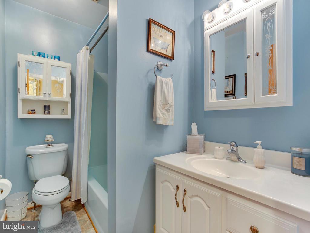 5040 Hardesty Road Sunderland, MD 20689 - Photo 16 of 44 Master bathroom