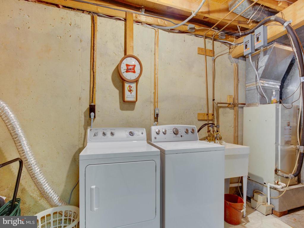 5040 Hardesty Road Sunderland, MD 20689 - Photo 25 of 44 Laundry