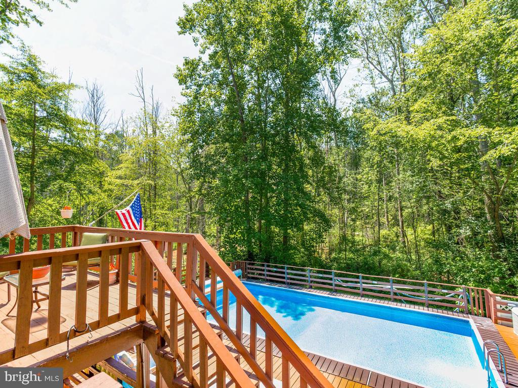 5040 Hardesty Road Sunderland, MD 20689 - Photo 31 of 44 Steps to lower deck