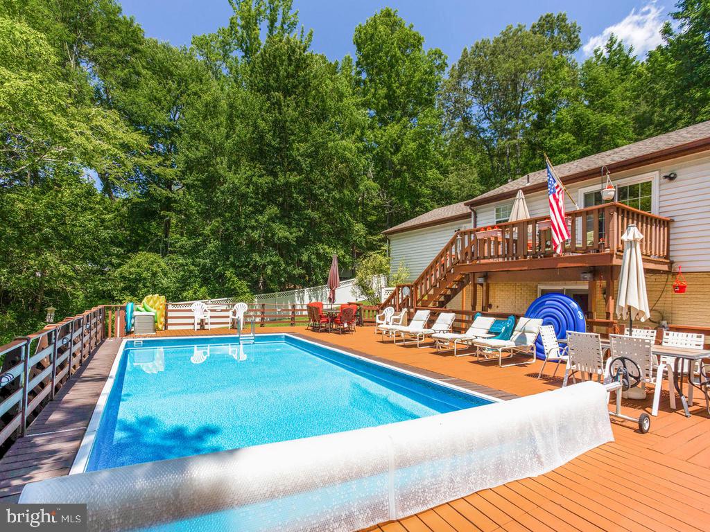 5040 Hardesty Road Sunderland, MD 20689 - Photo 34 of 44 Pool with solar cover