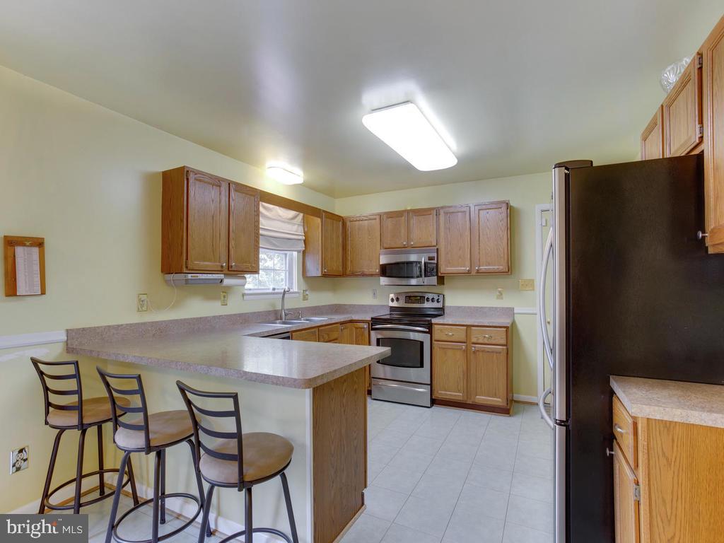5040 Hardesty Road Sunderland, MD 20689 - Photo 7 of 44 Eat over counter top