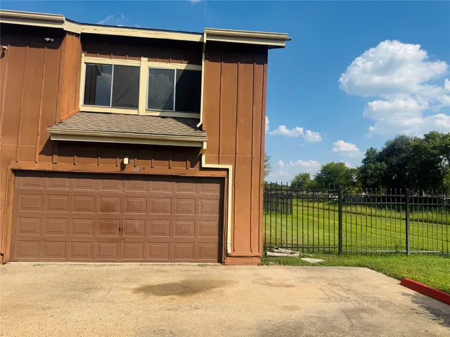$1,400 | 12509 Newbrook Drive, Unit 331, Houston, TX 77072