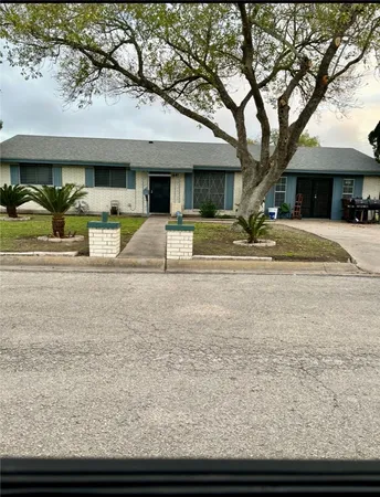 $1,450 | 529 West Ragland Avenue, Kingsville, TX 78363