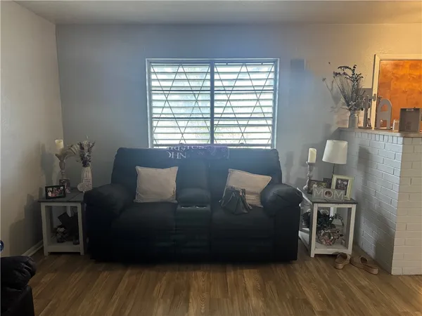 $1,450 | 529 West Ragland Avenue, Kingsville, TX 78363