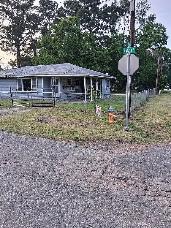 390 Nelson Street Jasper, TX 75951 - Photo 1 of 13