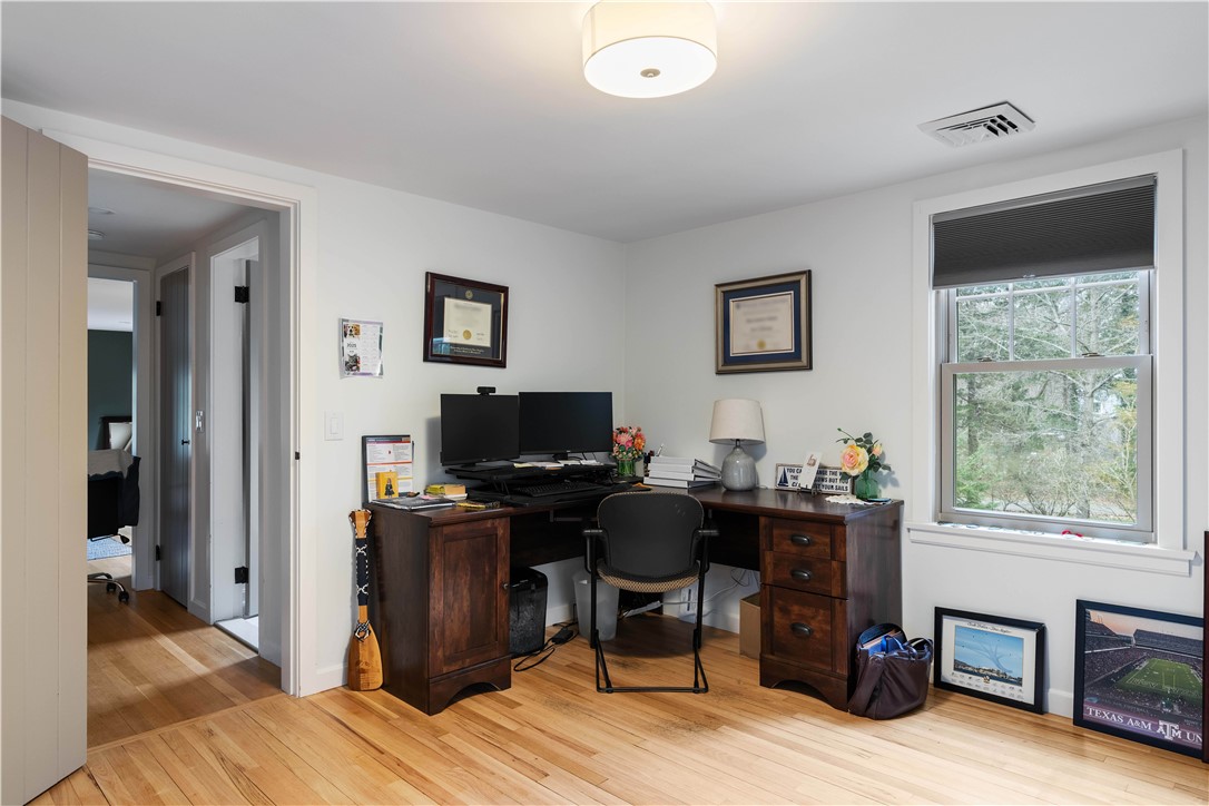 429 Howland Road East Greenwich, RI 02818 - Photo 27 of 33 Second floor bedroom