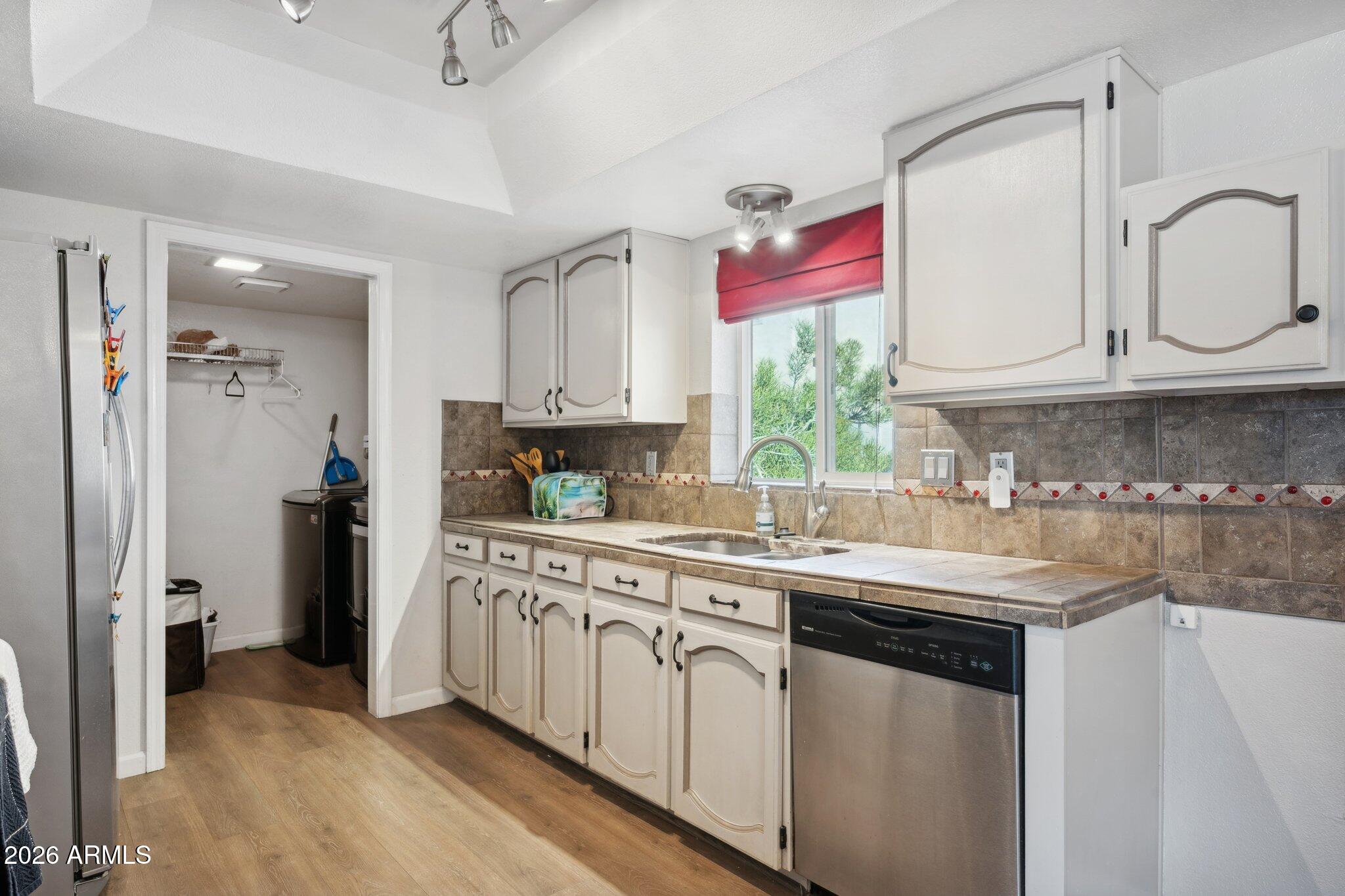 2848 East Brown Road, Unit 7 Mesa, AZ 85213 - Photo 5 of 36 Kitchen