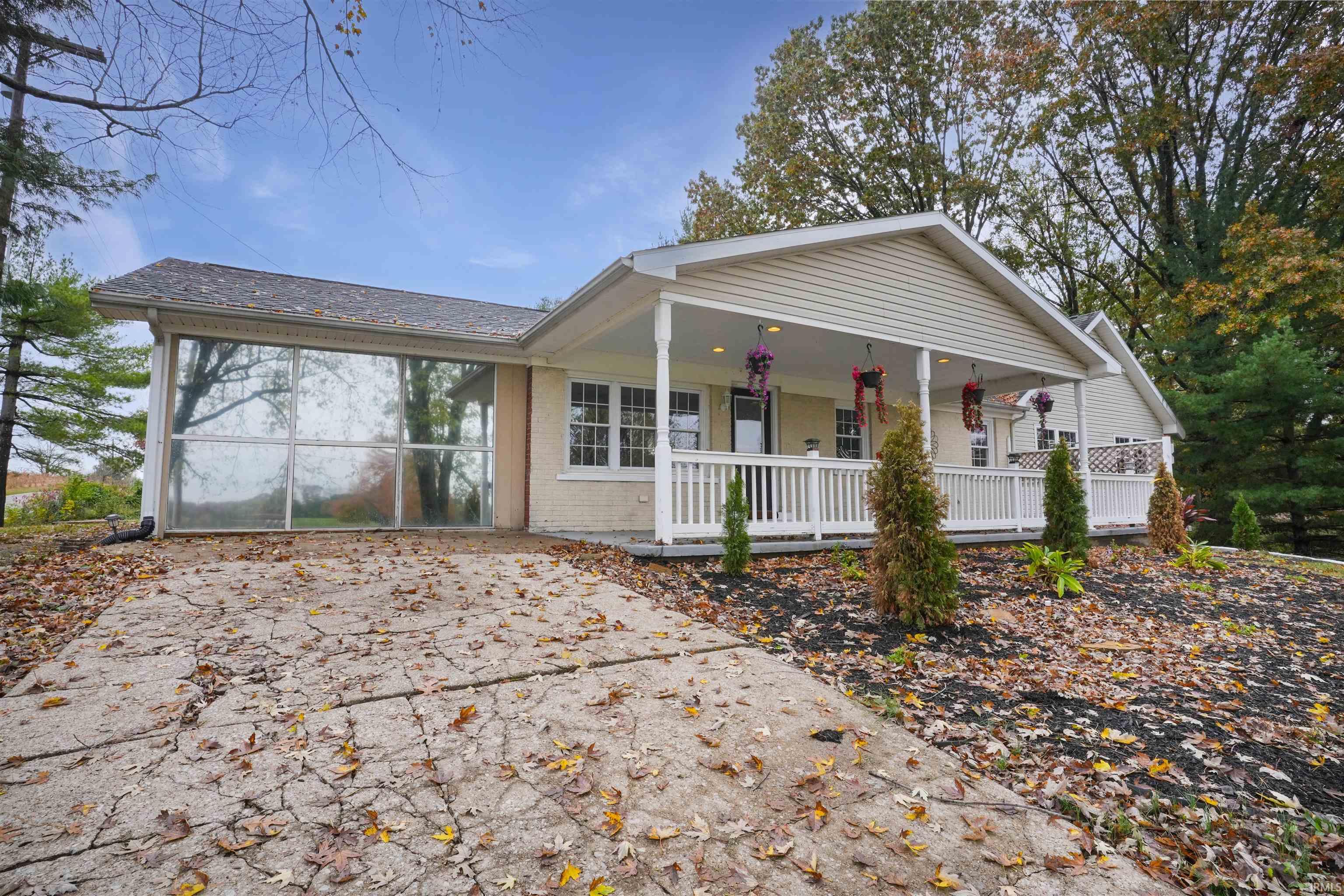 8112 Marx Road Evansville, IN 47720 - Photo 2 of 26 Gallery Image 2