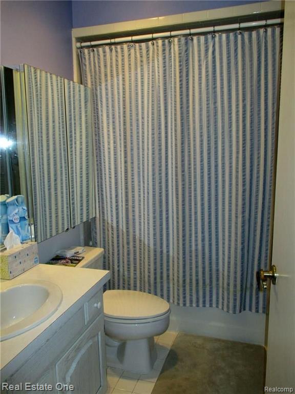 938 Golfview Court Rochester Hills, MI 48307 - Photo 30 of 44