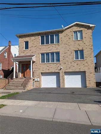 $3,200 | 226 Newark Avenue, Unit 2, Lyndhurst, NJ 07071