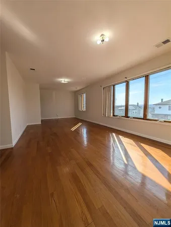 $3,200 | 226 Newark Avenue, Unit 2, Lyndhurst, NJ 07071