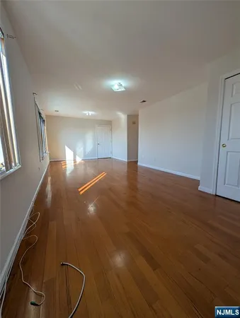 $3,200 | 226 Newark Avenue, Unit 2, Lyndhurst, NJ 07071