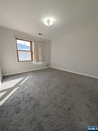 $3,200 | 226 Newark Avenue, Unit 2, Lyndhurst, NJ 07071