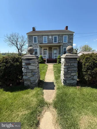 $2,595 | 4056 East Newport Road, Kinzers, PA 17535