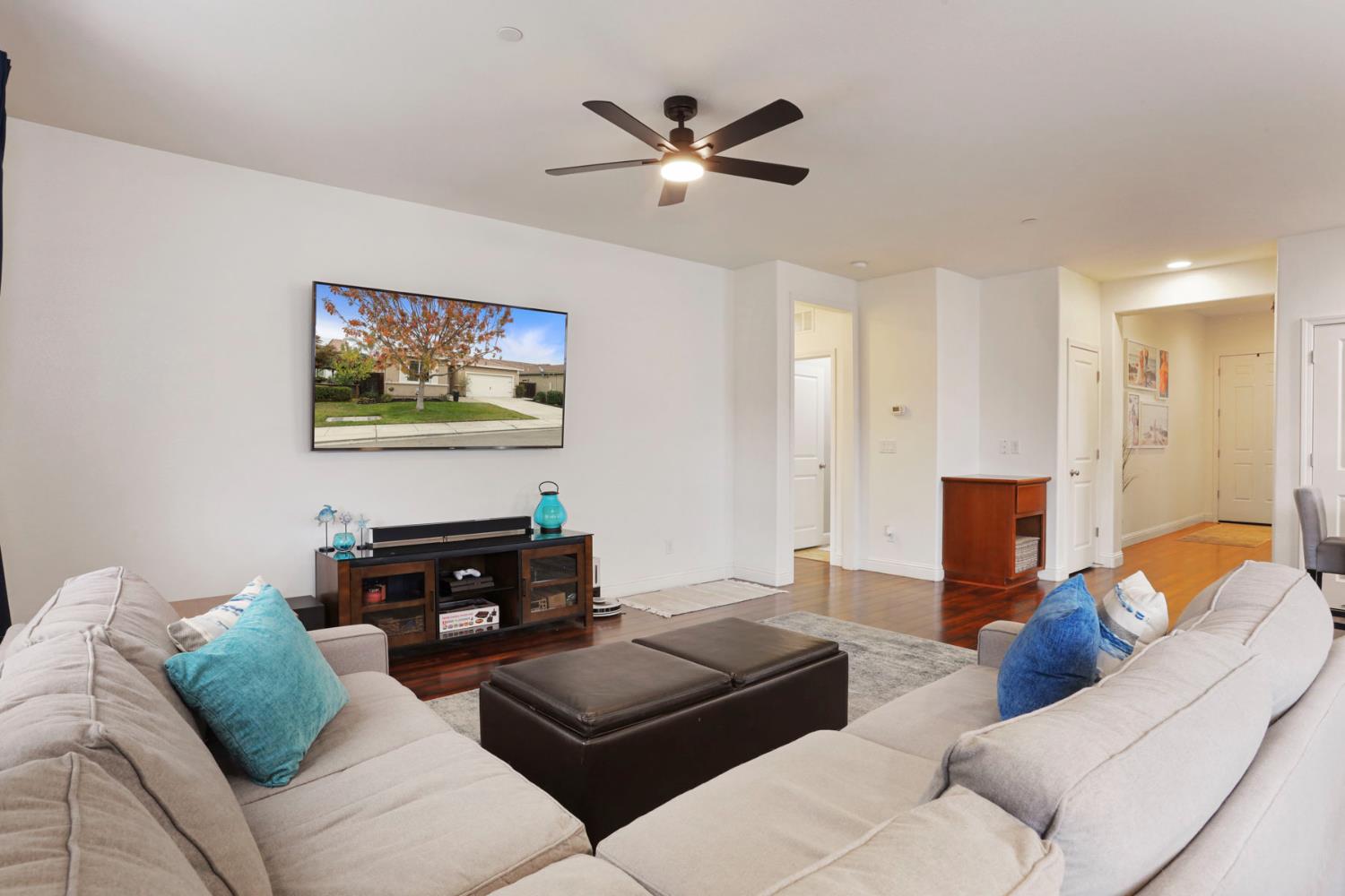 1091 Alba Street Manteca, CA 95337 - Photo 21 of 37 a living room with furniture and a ceiling fan
