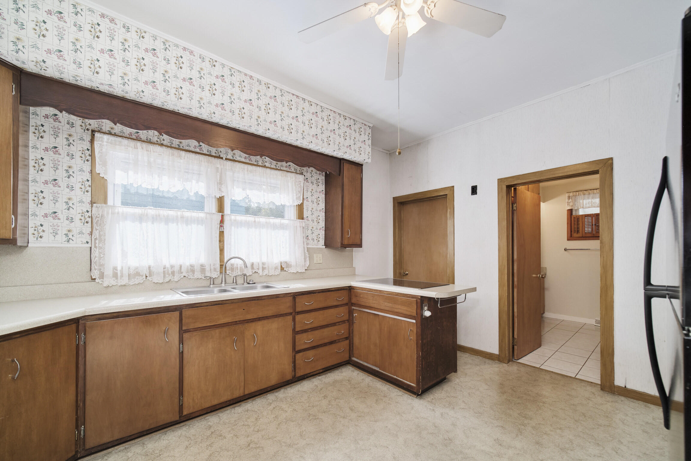 177 8th Street Manistee, MI 49660 - Photo 14 of 42 Kitchen