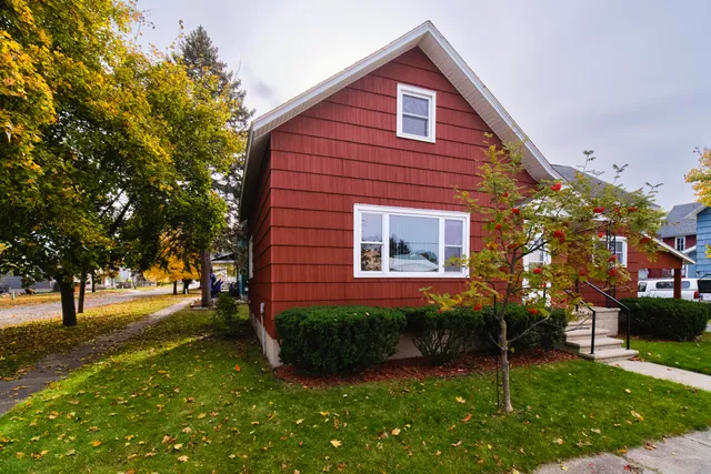 $179,900 | 177 8th Street, Manistee, MI 49660