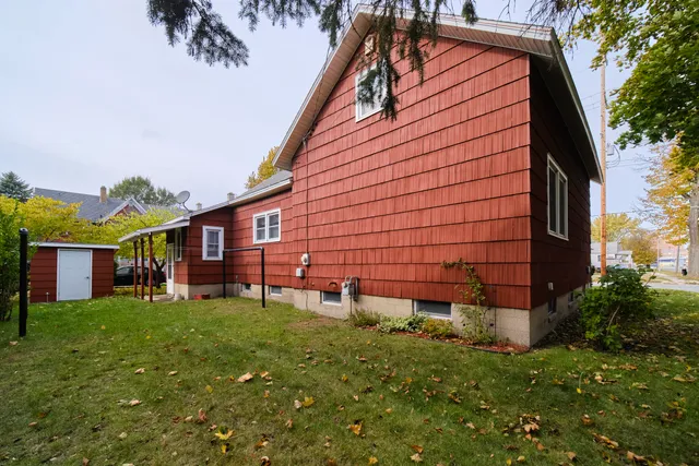 $179,900 | 177 8th Street, Manistee, MI 49660