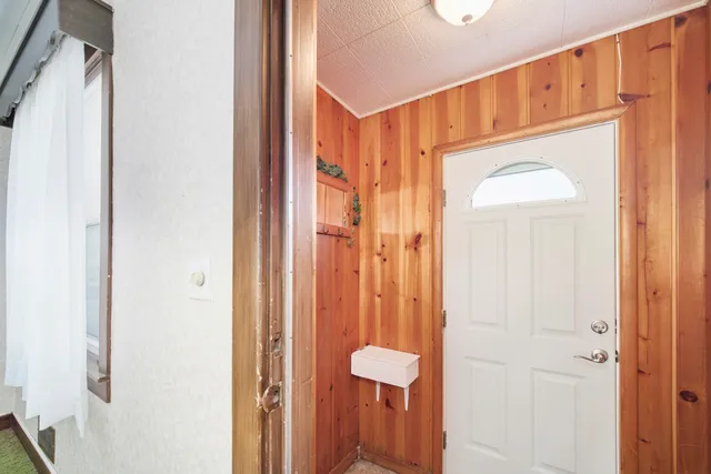 $179,900 | 177 8th Street, Manistee, MI 49660