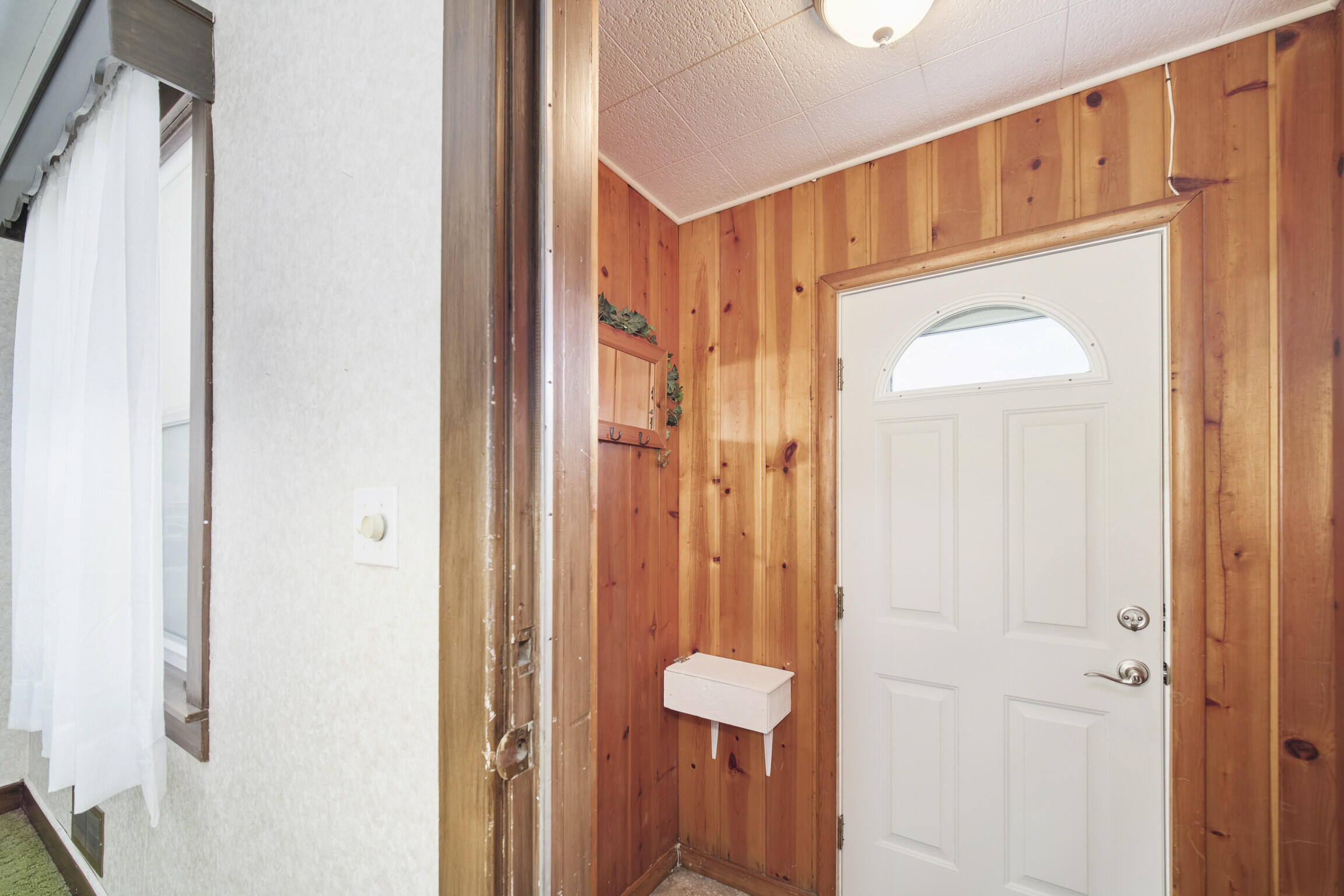 177 8th Street Manistee, MI 49660 - Photo 4 of 42 Front Door