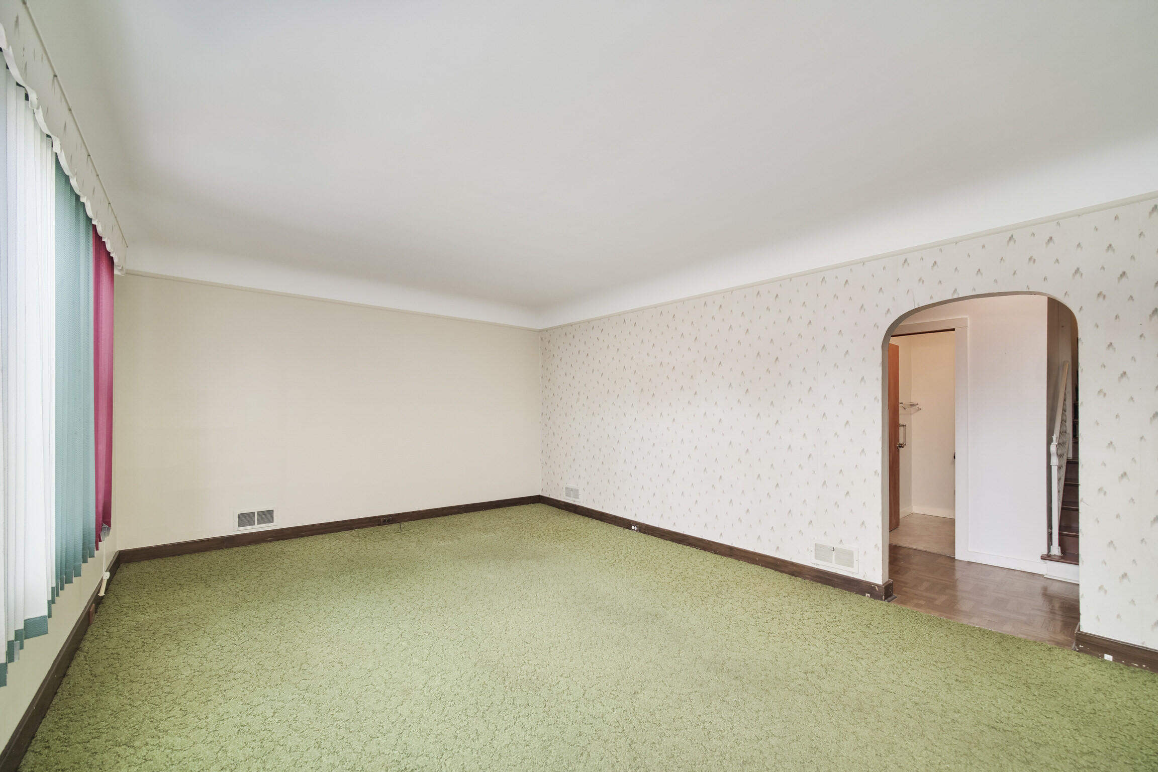 177 8th Street Manistee, MI 49660 - Photo 6 of 42 Living Room