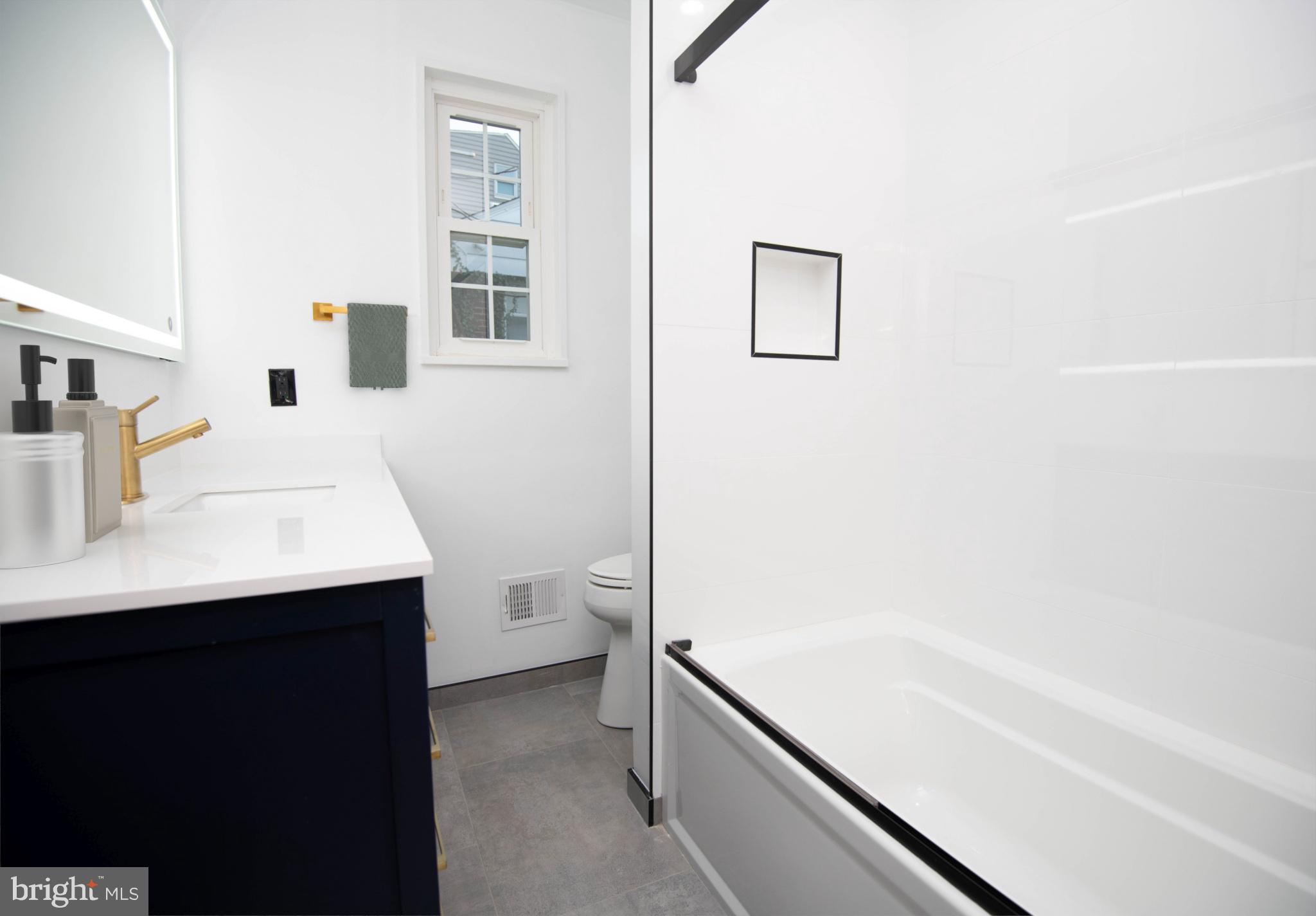 1323 Fernway Road Northwest Washington, DC 20012 - Photo 11 of 17 Bathroom view