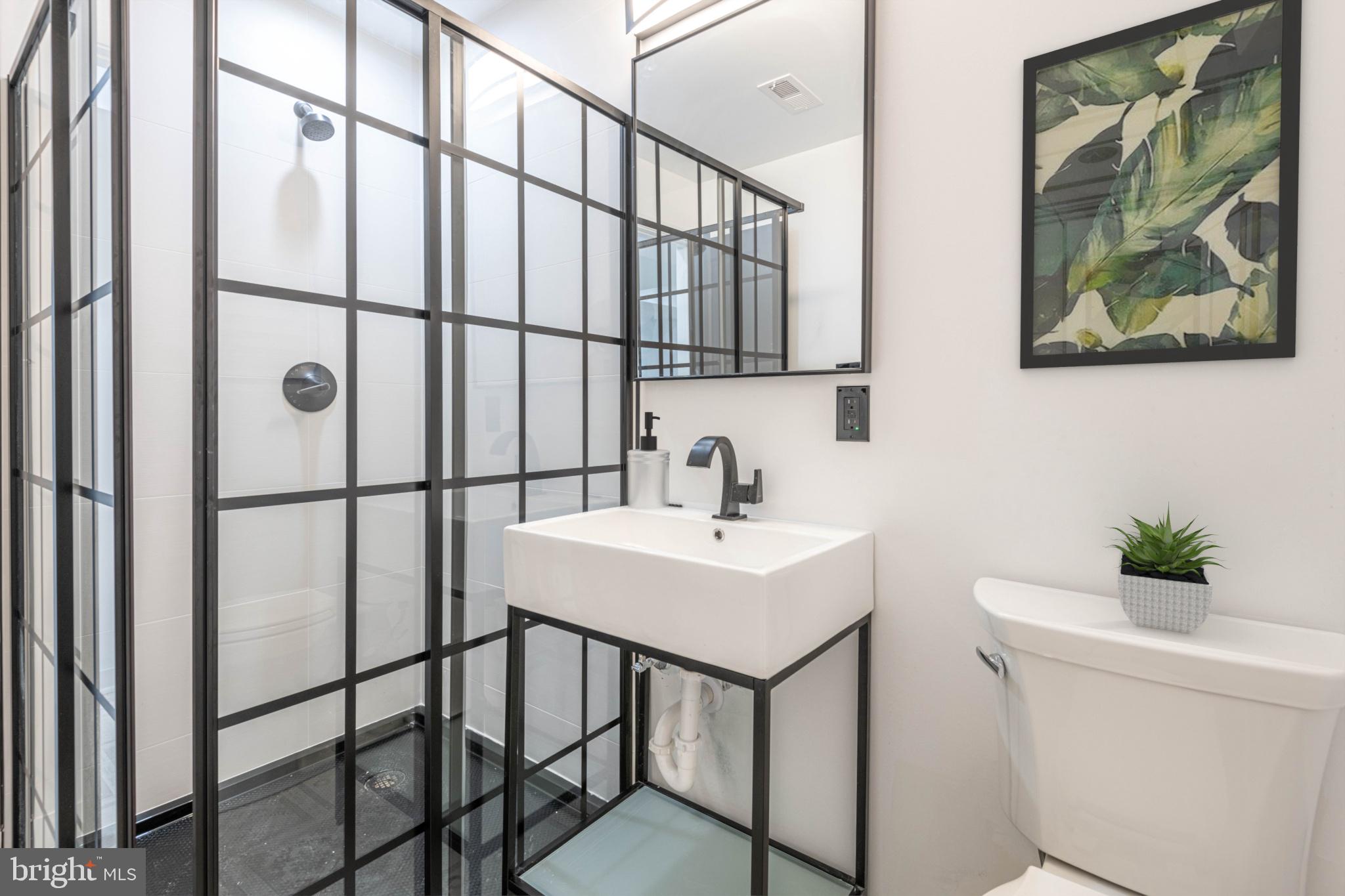 1323 Fernway Road Northwest Washington, DC 20012 - Photo 15 of 17 Primary bath