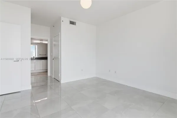 $3,700 | 90 Southwest 3rd Street, Unit 2408, Miami, FL 33130