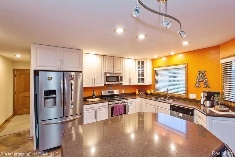3204 West Sterns Road Lambertville, MI 48144 - Photo 14 of 26 24187629-15.jpg