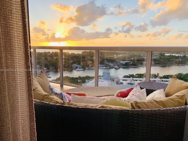 $5,500 | 6301 Collins Avenue, Unit 1606, Miami Beach, FL 33141