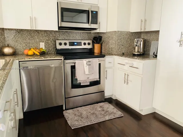 $5,500 | 6301 Collins Avenue, Unit 1606, Miami Beach, FL 33141