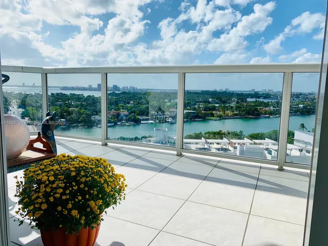 $5,500 | 6301 Collins Avenue, Unit 1606, Miami Beach, FL 33141