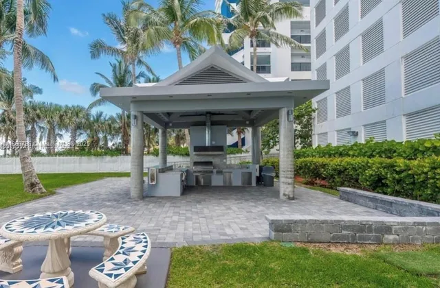 $5,500 | 6301 Collins Avenue, Unit 1606, Miami Beach, FL 33141