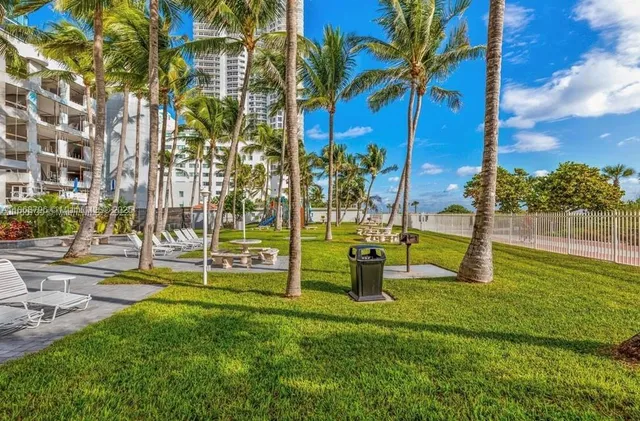 $5,500 | 6301 Collins Avenue, Unit 1606, Miami Beach, FL 33141