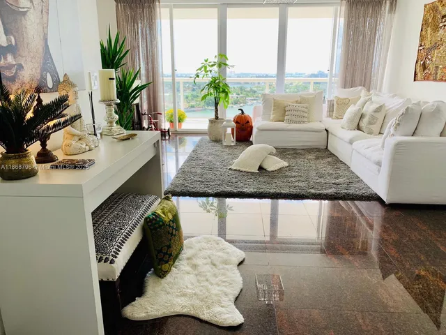 $5,500 | 6301 Collins Avenue, Unit 1606, Miami Beach, FL 33141