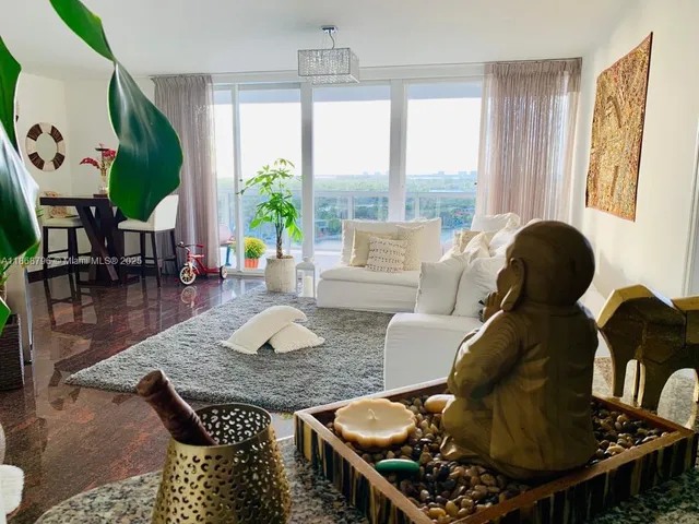 $5,500 | 6301 Collins Avenue, Unit 1606, Miami Beach, FL 33141