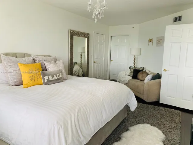 $5,500 | 6301 Collins Avenue, Unit 1606, Miami Beach, FL 33141