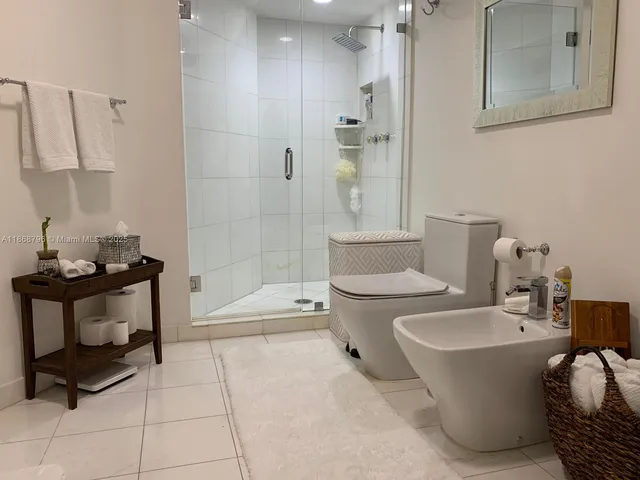 $5,500 | 6301 Collins Avenue, Unit 1606, Miami Beach, FL 33141