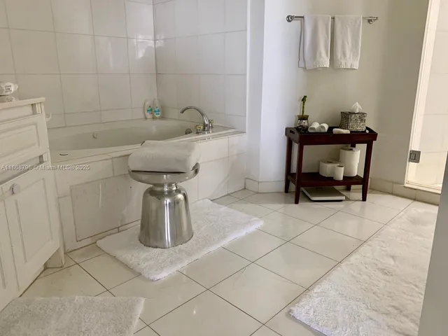 $5,500 | 6301 Collins Avenue, Unit 1606, Miami Beach, FL 33141