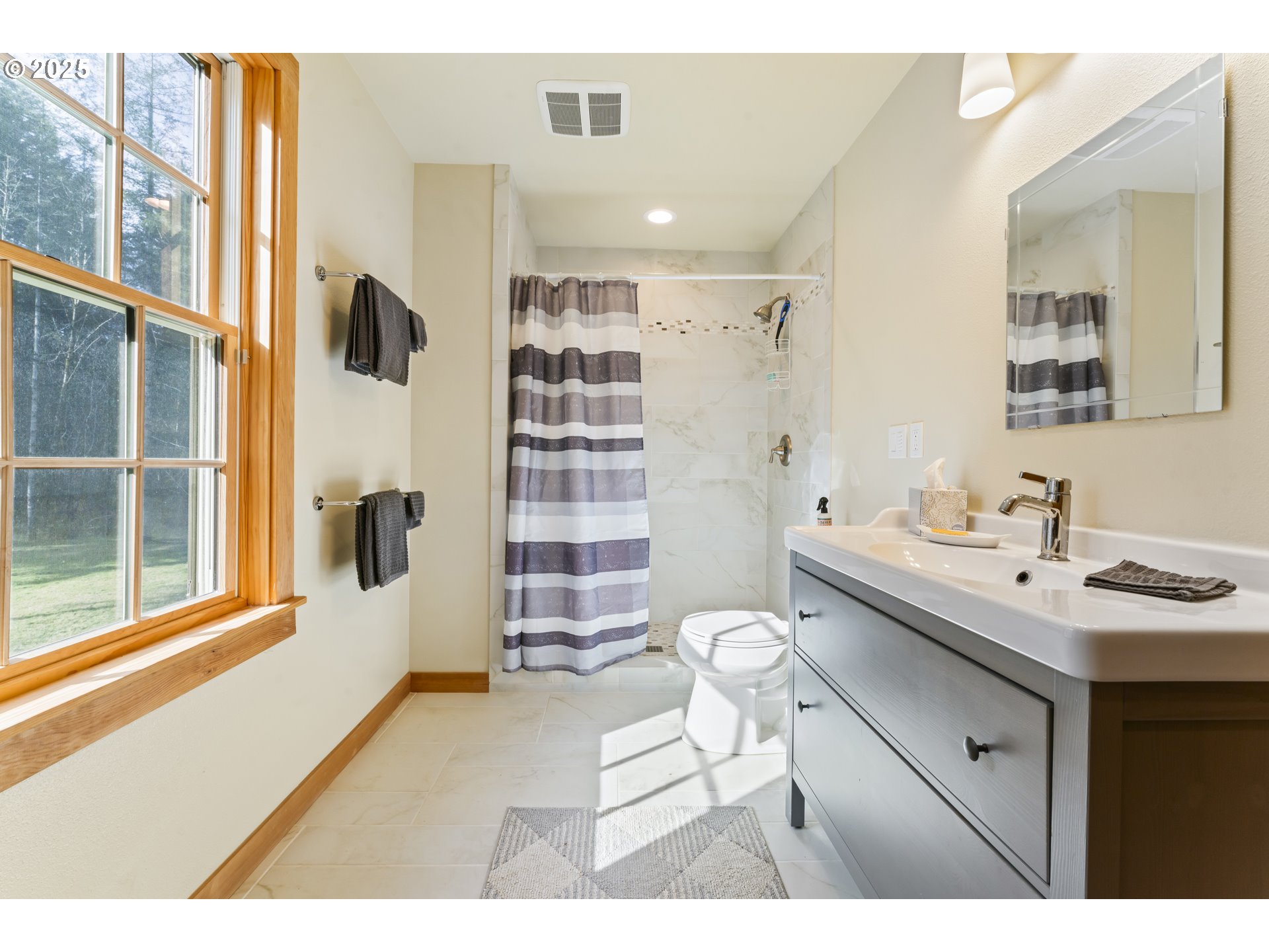 89797 Upper North Fork Road Florence, OR 97439 - Photo 29 of 43 Bathroom