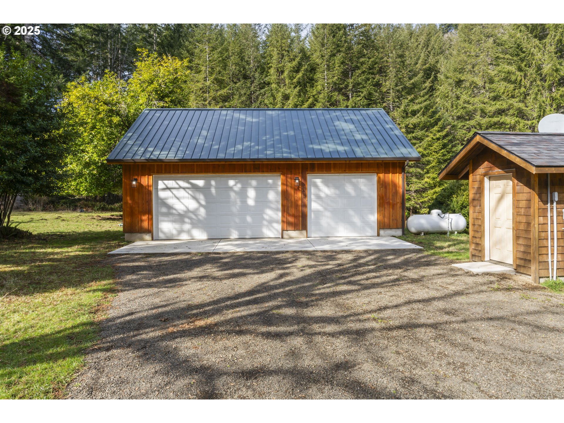 89797 Upper North Fork Road Florence, OR 97439 - Photo 32 of 43 Garage