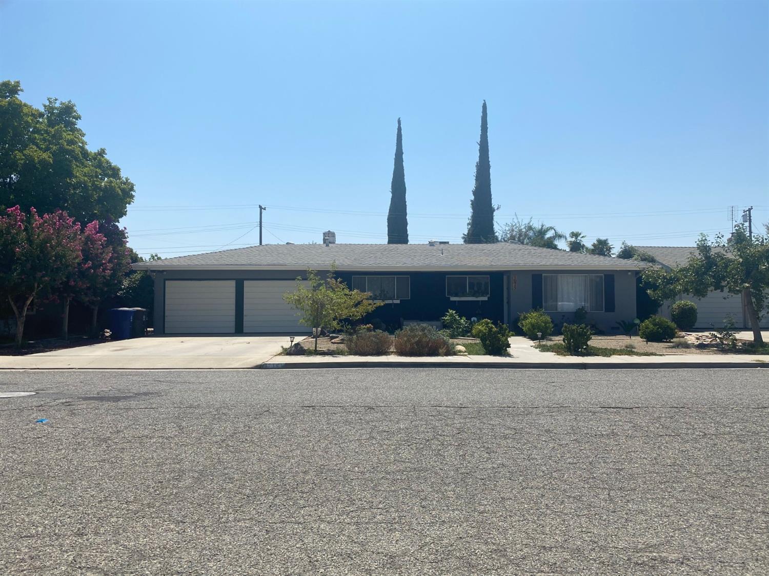 1075 West Flora Avenue Reedley, CA 93654 - Photo 1 of 20 Gallery Image 1