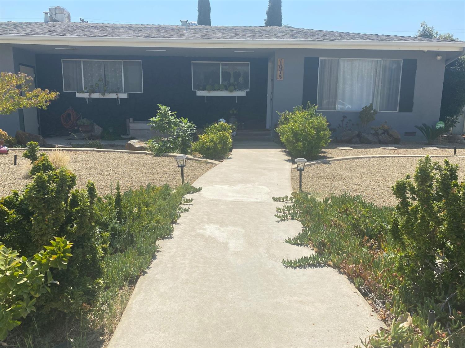 1075 West Flora Avenue Reedley, CA 93654 - Photo 2 of 20 Gallery Image 2