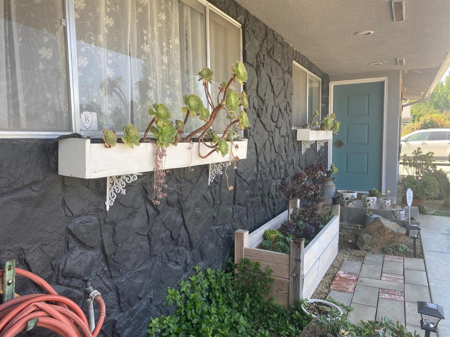 1075 West Flora Avenue Reedley, CA 93654 - Photo 3 of 20 Gallery Image 3