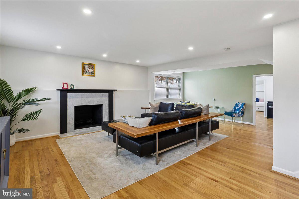 11700 Seven Locks Road Potomac, MD 20854 - Photo 19 of 44 FAMILY