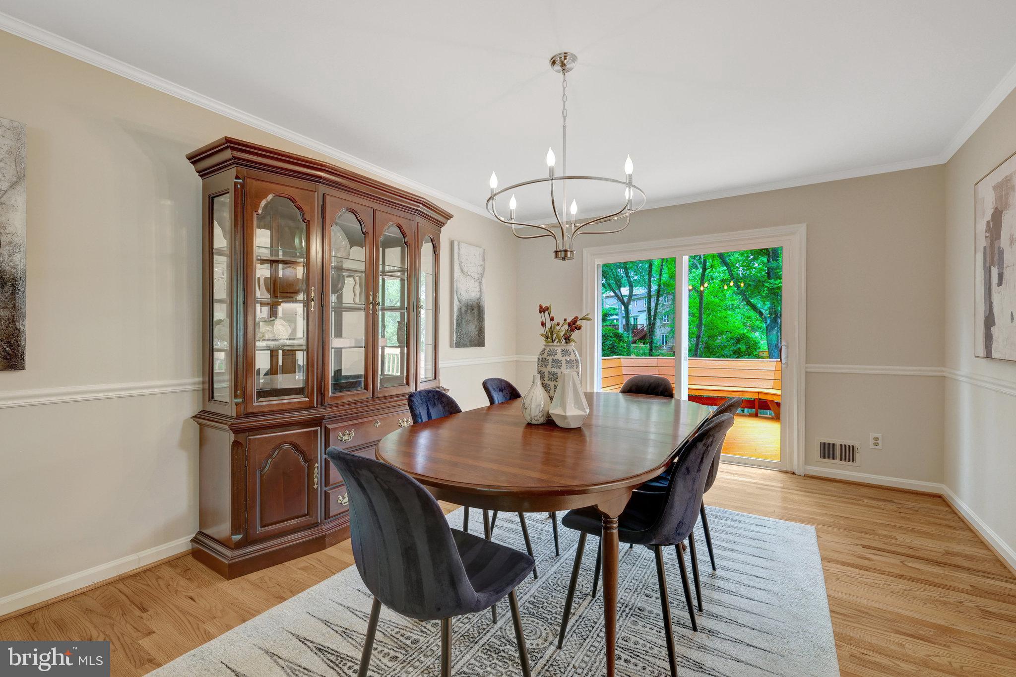 3819 Acosta Road Fairfax, VA 22031 - Photo 16 of 74 Dining room with access to deck