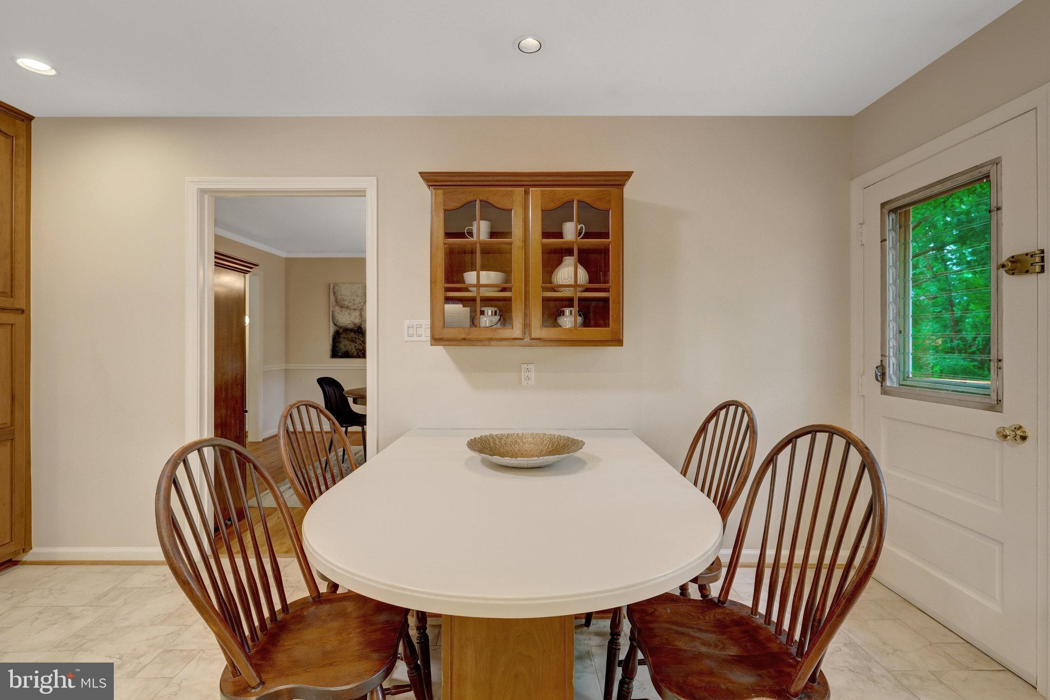 3819 Acosta Road Fairfax, VA 22031 - Photo 23 of 74 Breakfast area